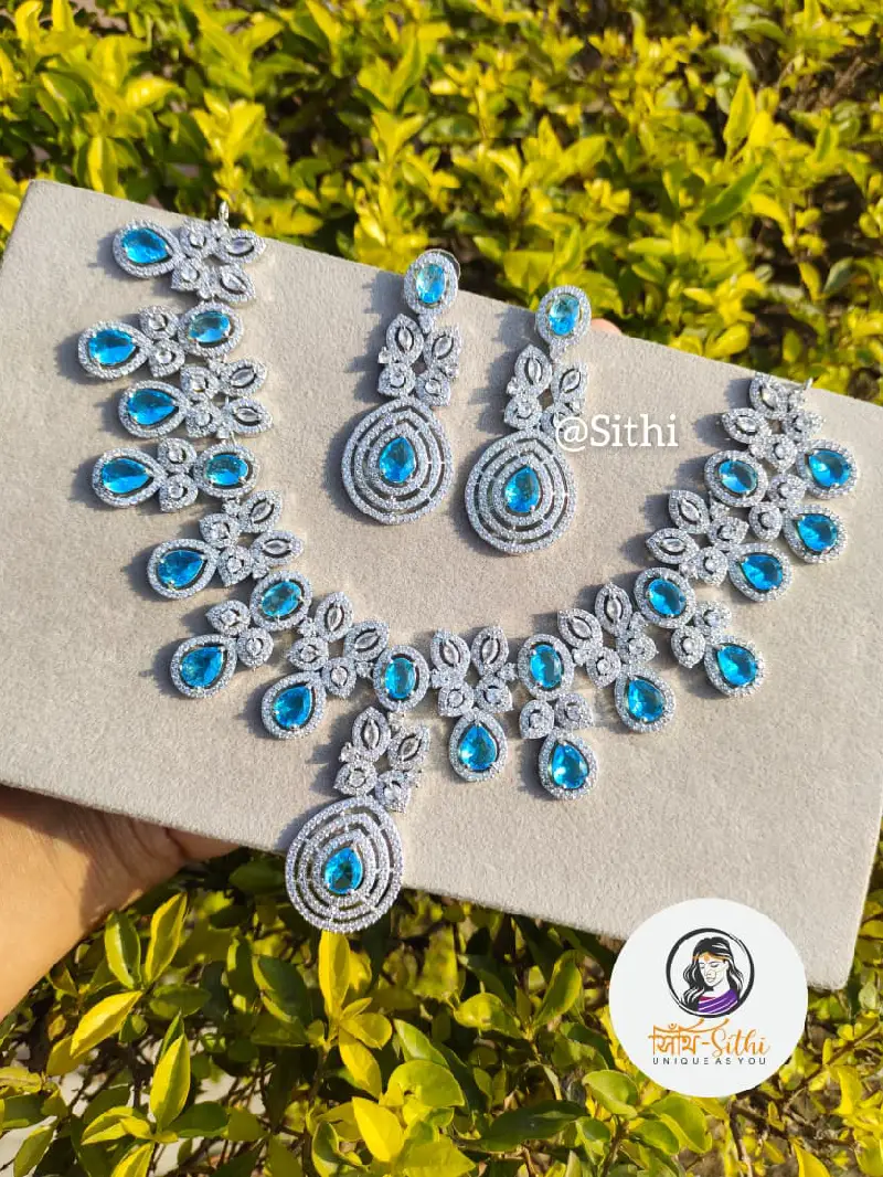 Victoria AD Necklace Set